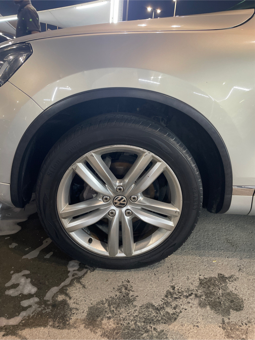 Volkswagen Touareg - Image 6