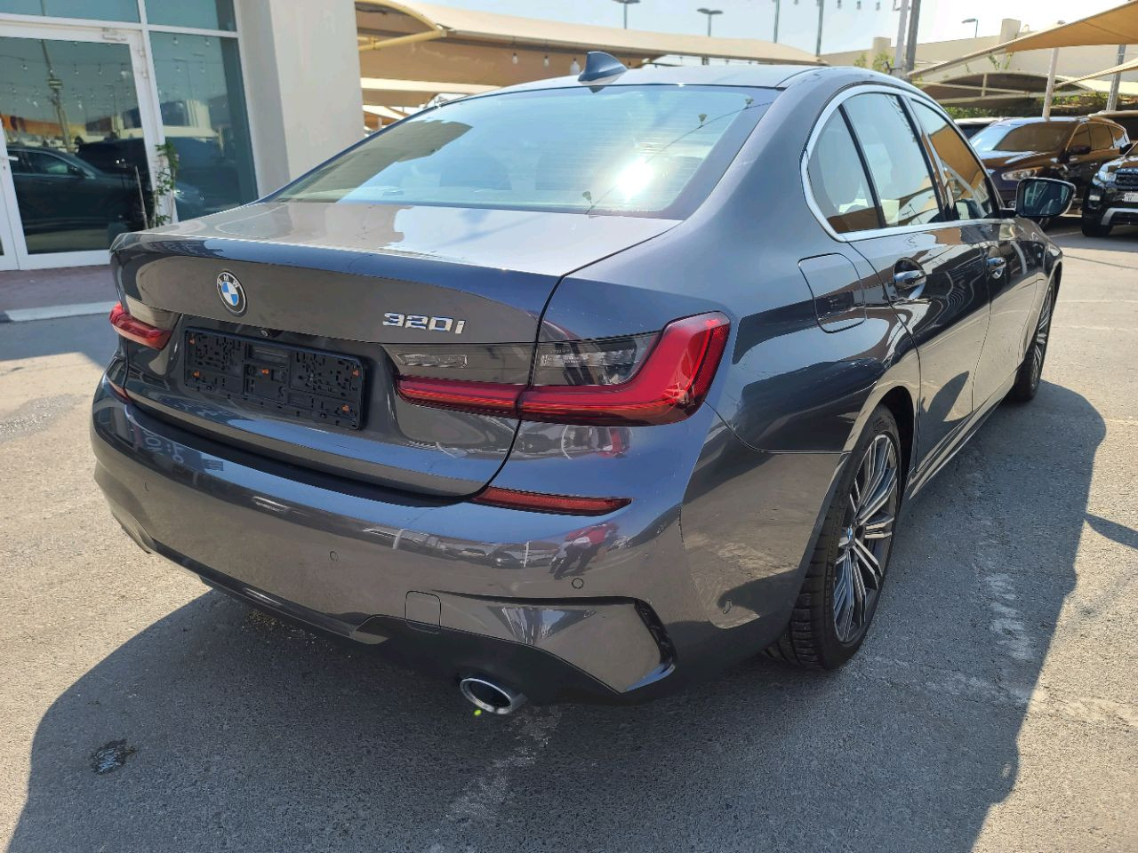 BMW 3-Series - Image 12