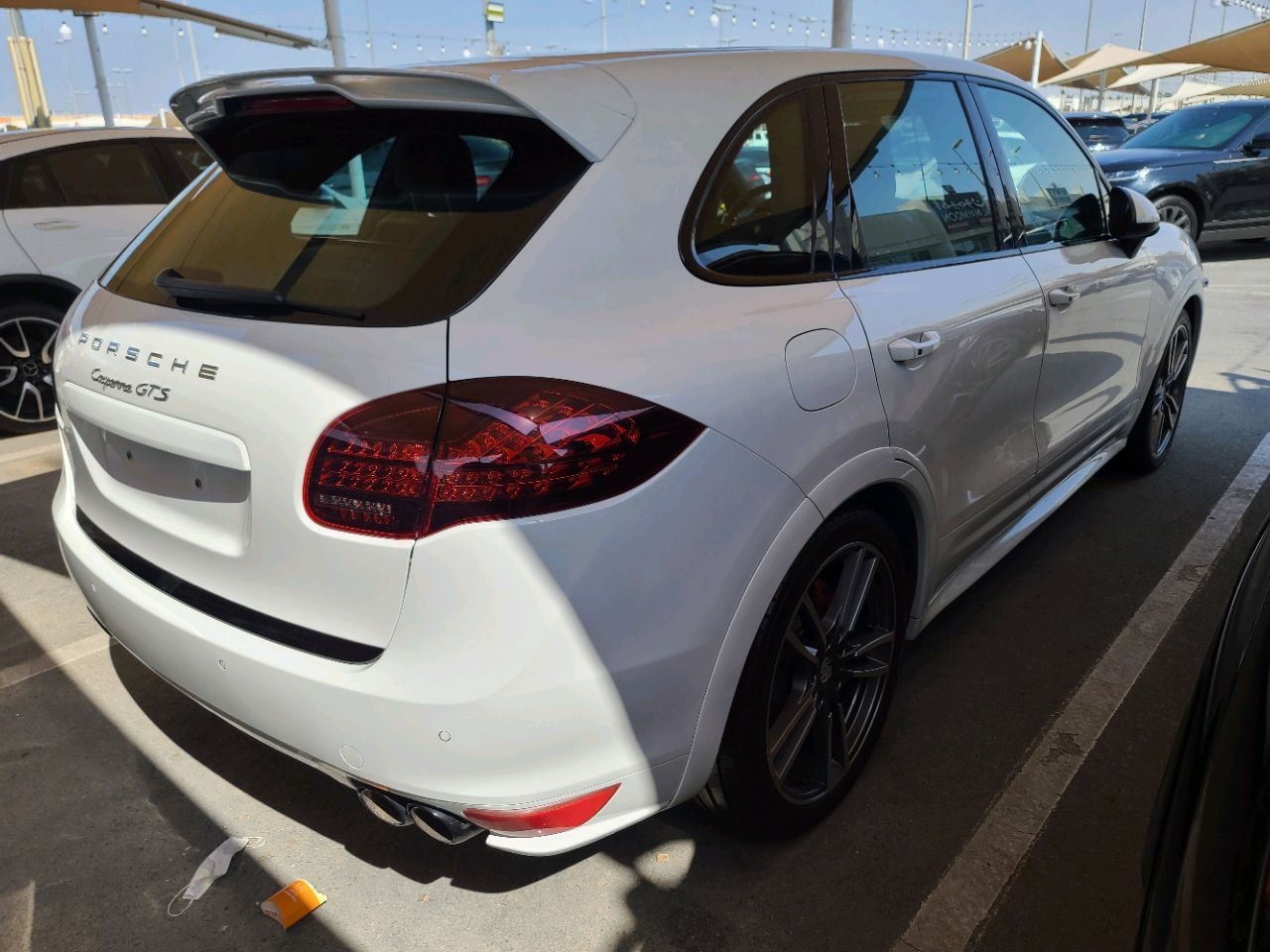 Porsche Cayenne - Image 12