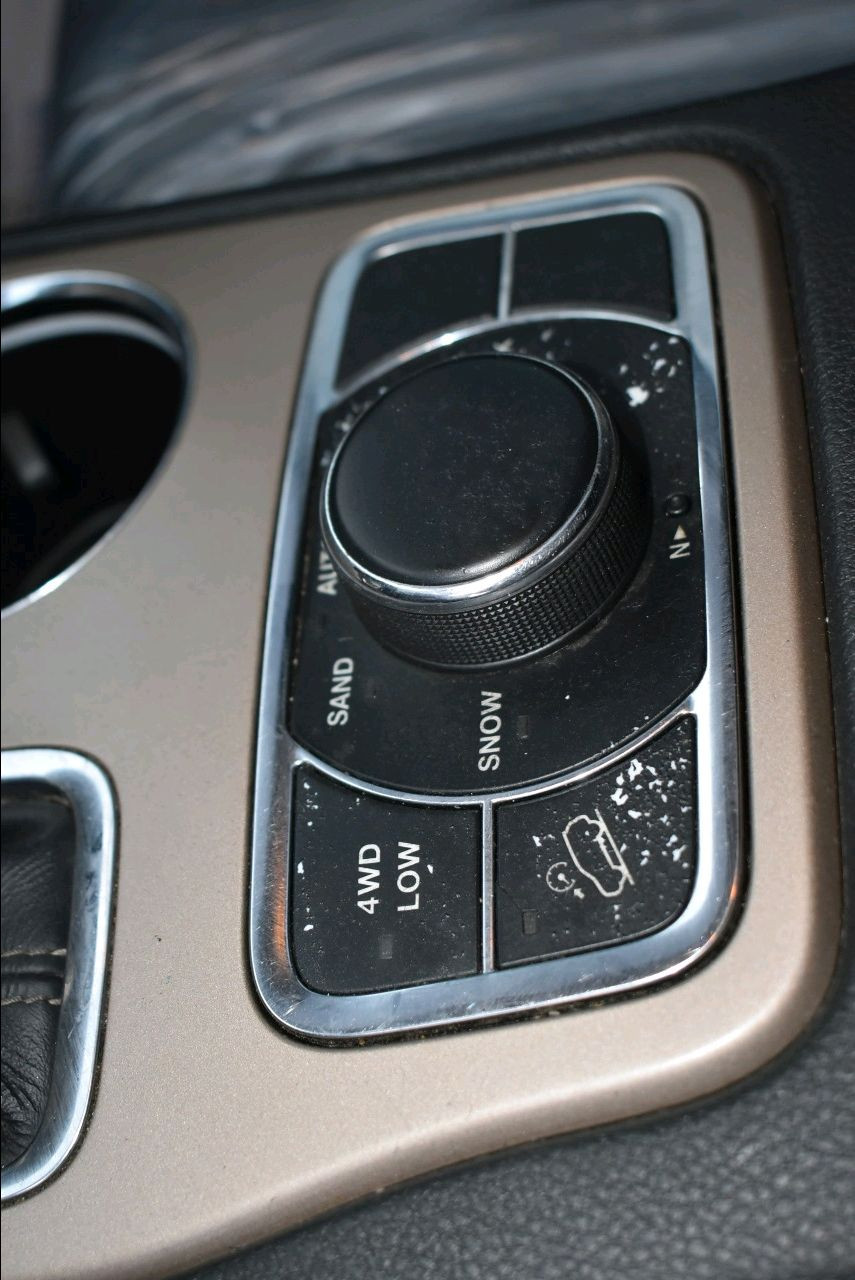 Jeep Grand Cherokee - Image 10
