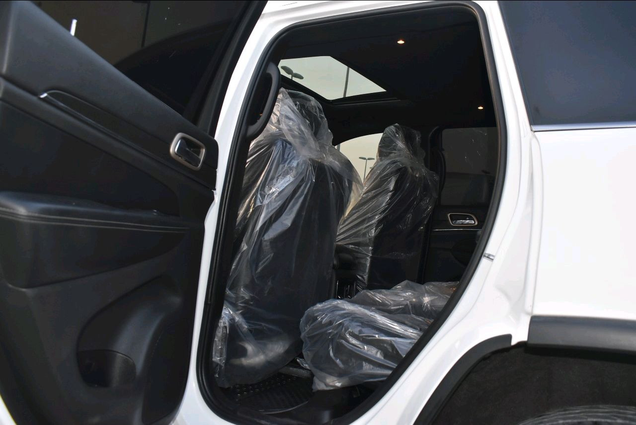 Jeep Grand Cherokee - Image 9