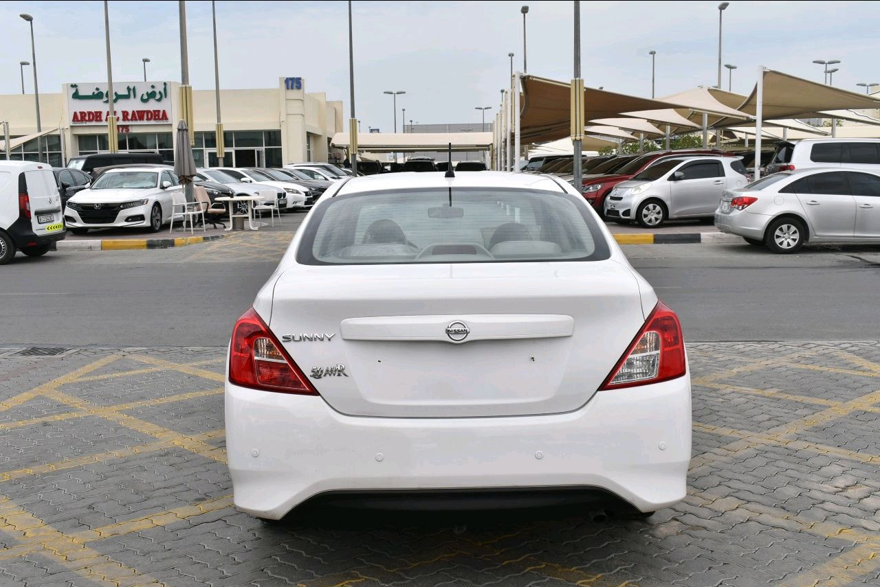 Nissan Sunny - Image 7