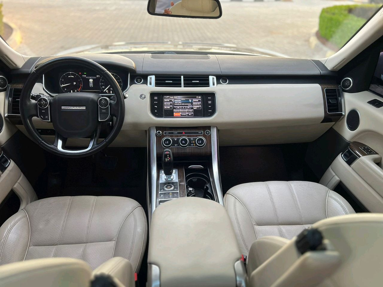 Range Rover Sport SVR - Image 12