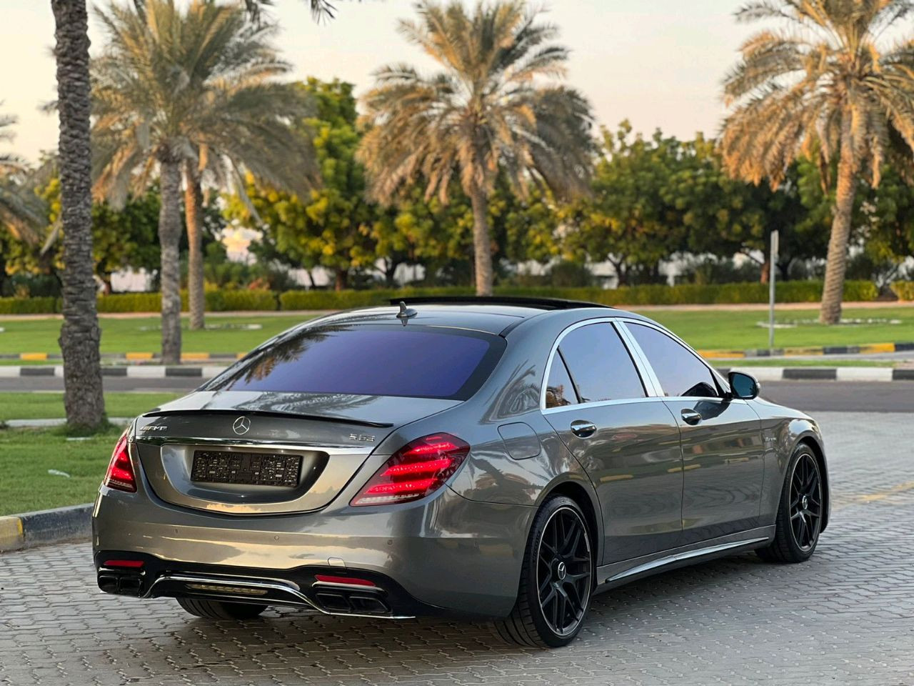 Mercedes Benz S-Class - Image 9