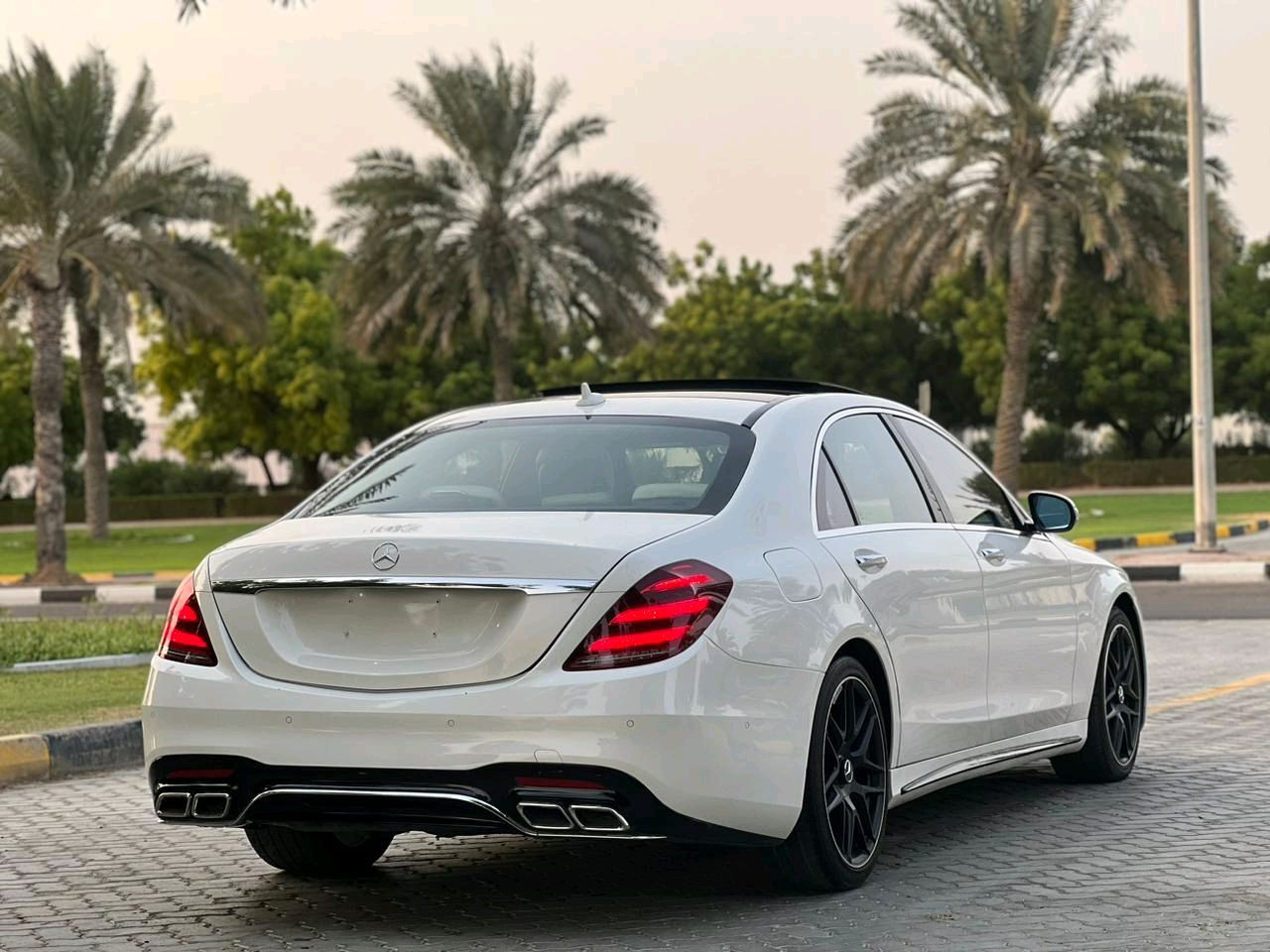 Mercedes Benz S-Class - Image 3