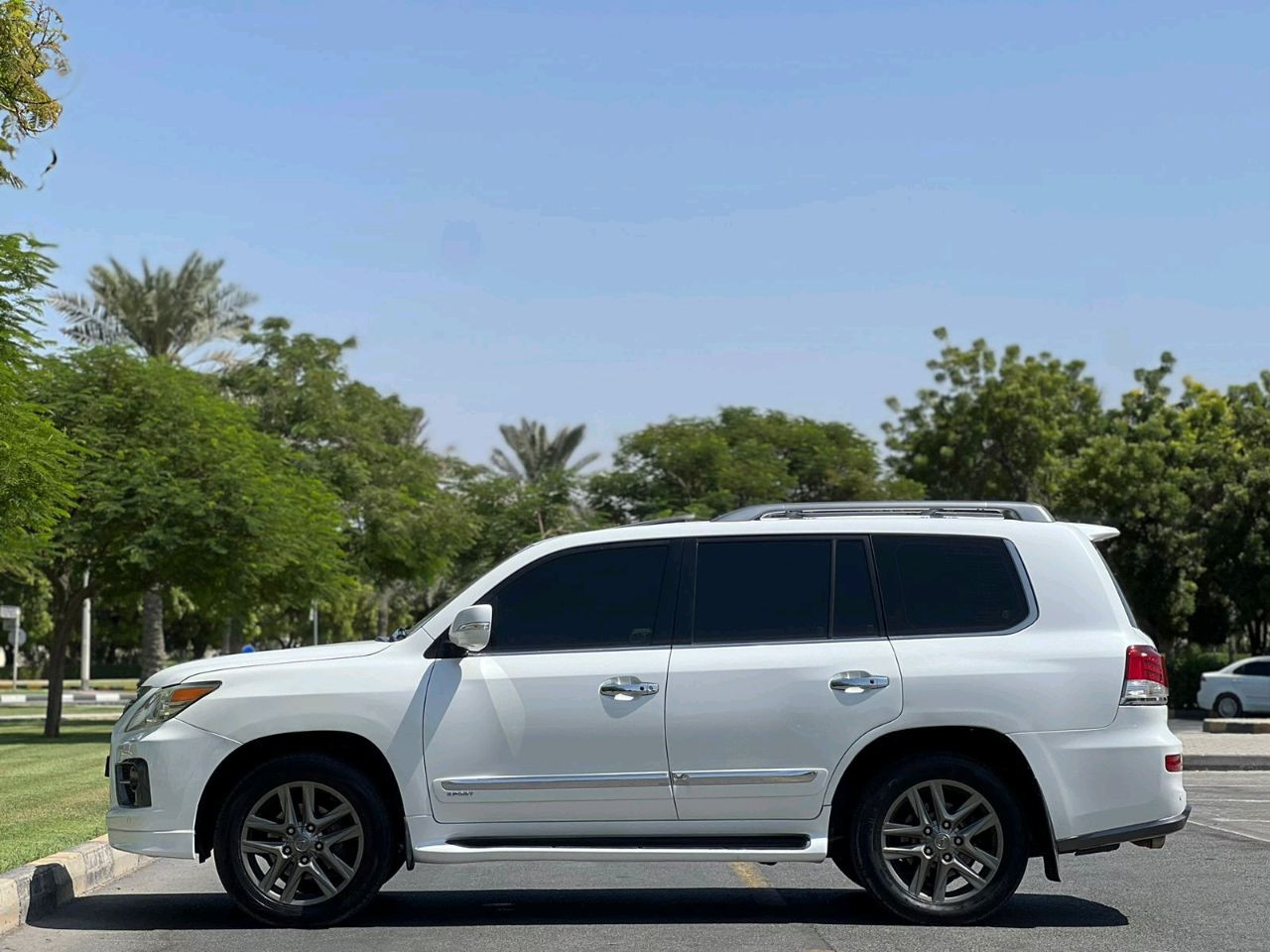 Lexus LX-Series - Image 12