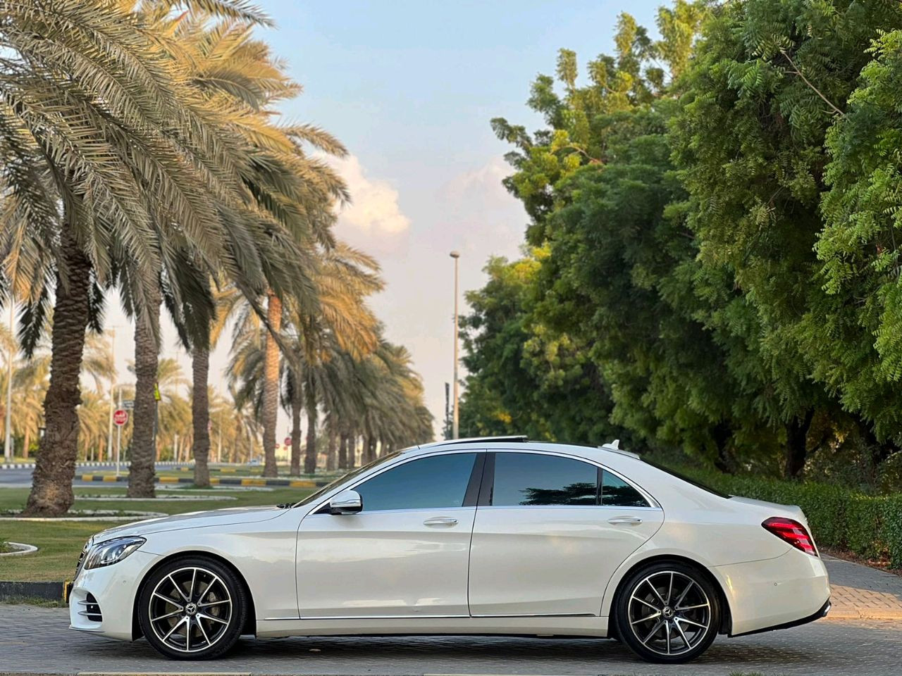 Mercedes Benz S-Class - Image 8
