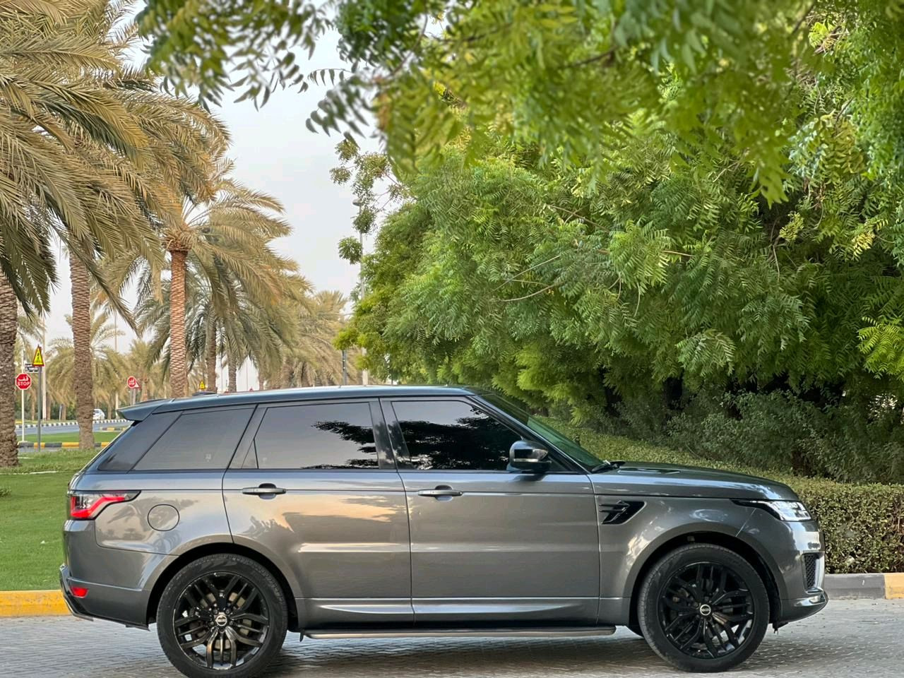 Range Rover Sport - Image 12