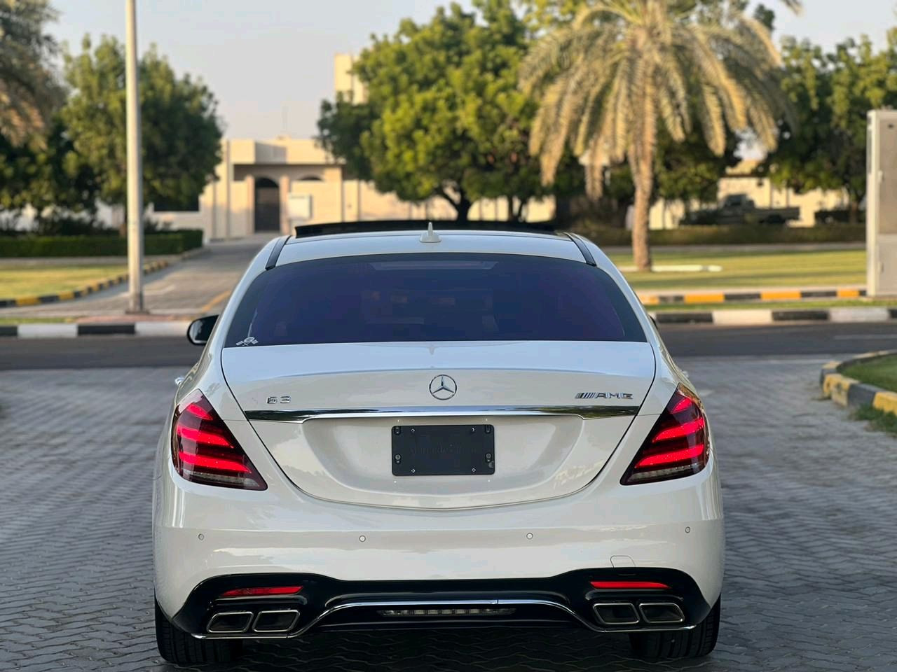 Mercedes Benz S-Class - Image 8