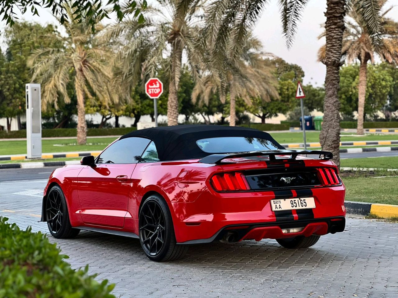 Ford Mustang - Image 6