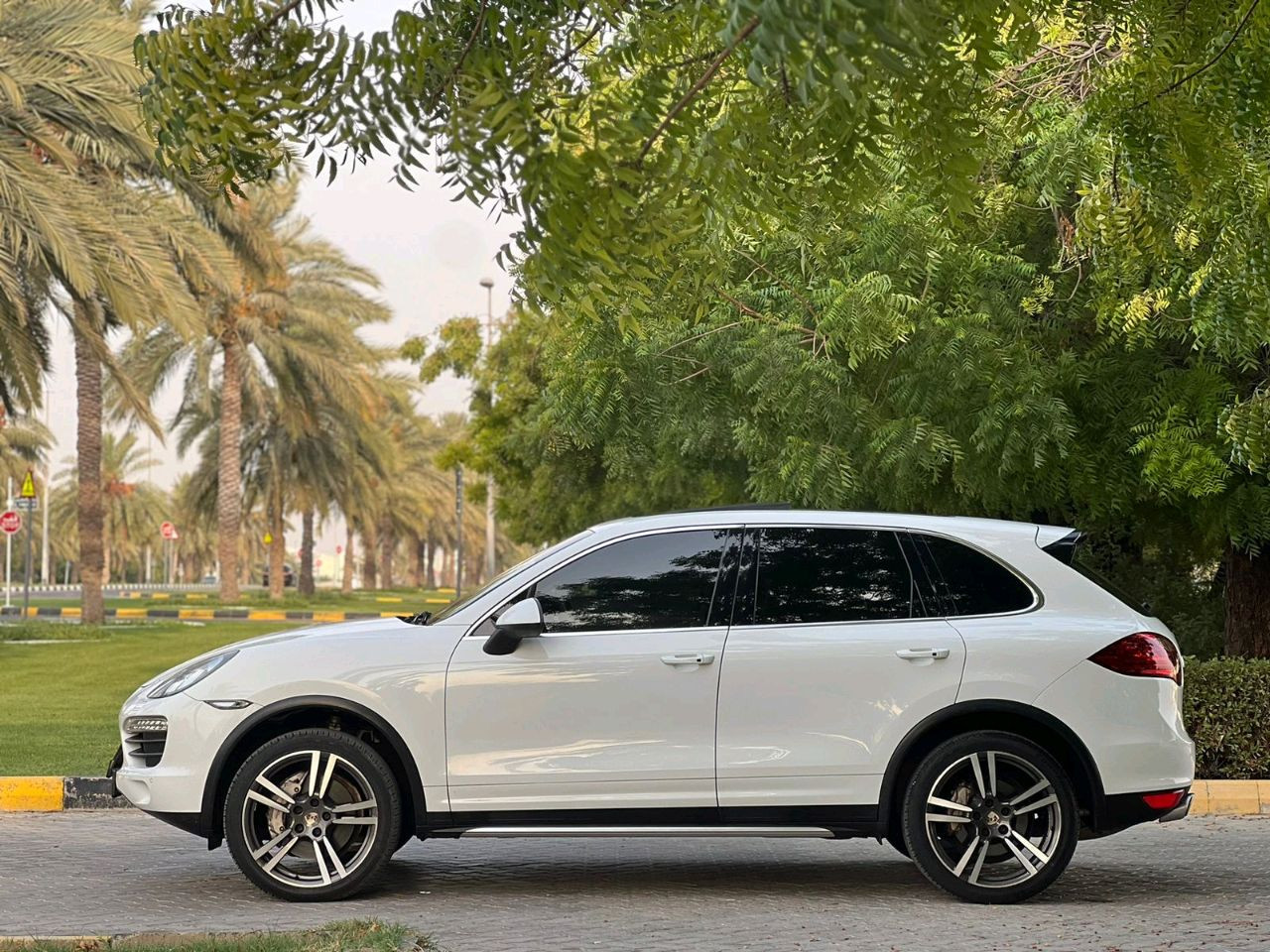 Porsche Cayenne - Image 5