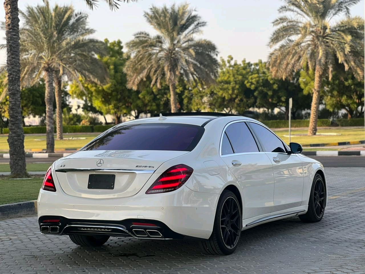 Mercedes Benz S-Class - Image 5