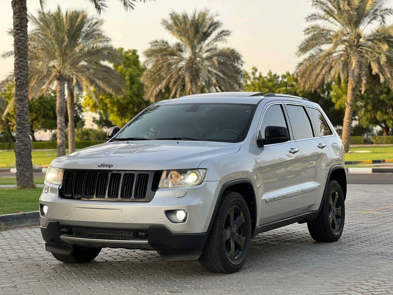 Jeep Grand Cherokee - Image 12