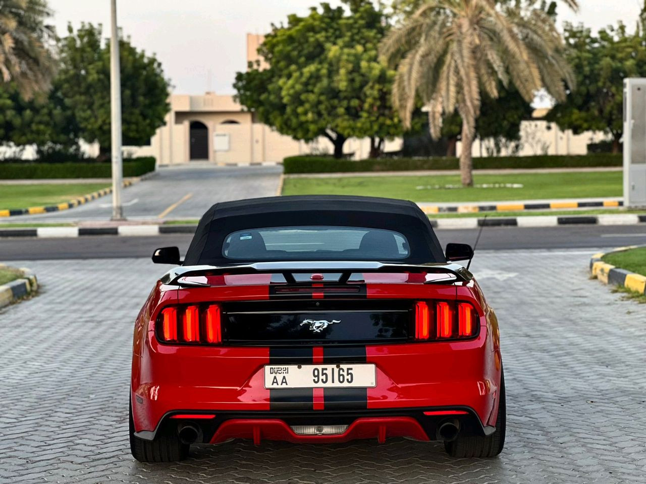 Ford Mustang - Image 12