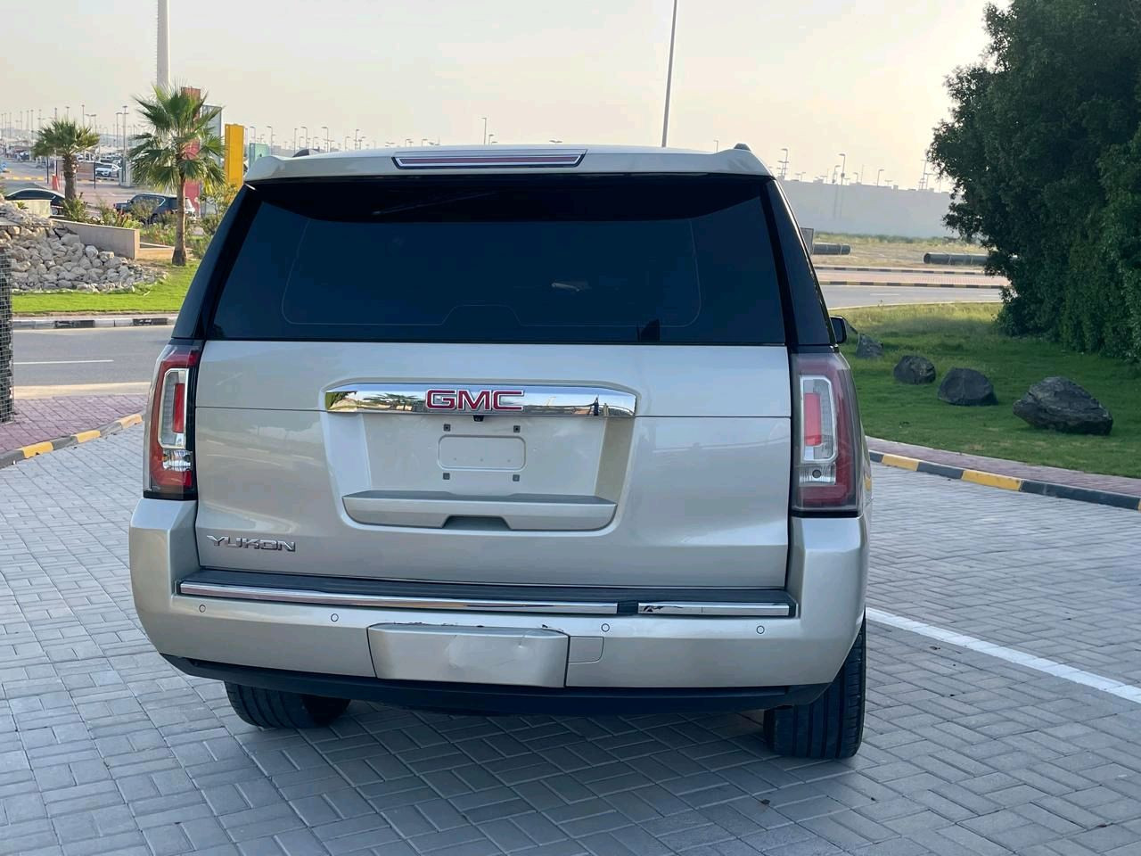GMC Denali - Image 9
