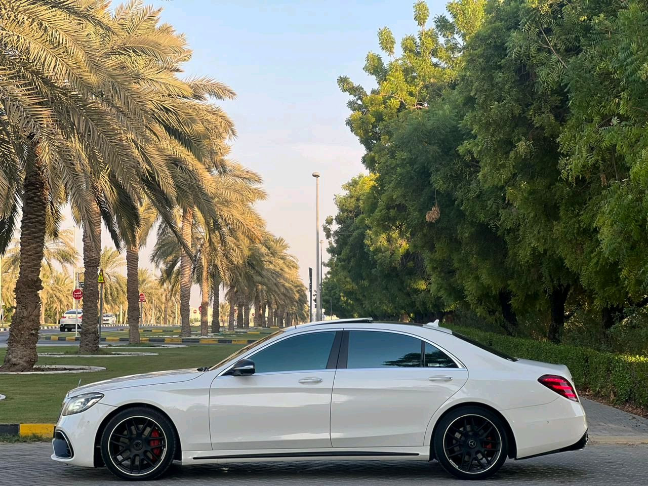 Mercedes Benz S-Class - Image 3