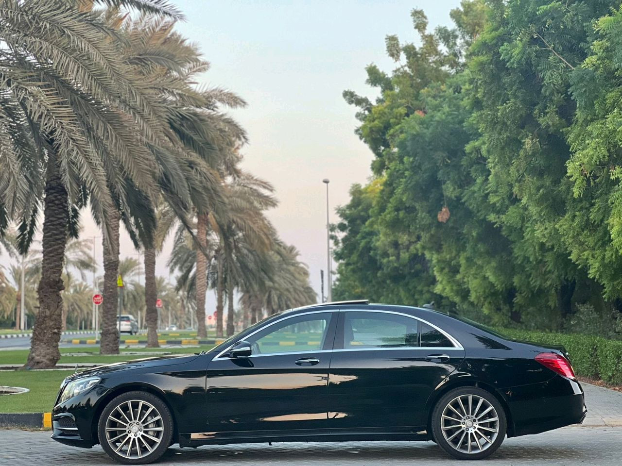 Mercedes Benz S-Class - Image 4
