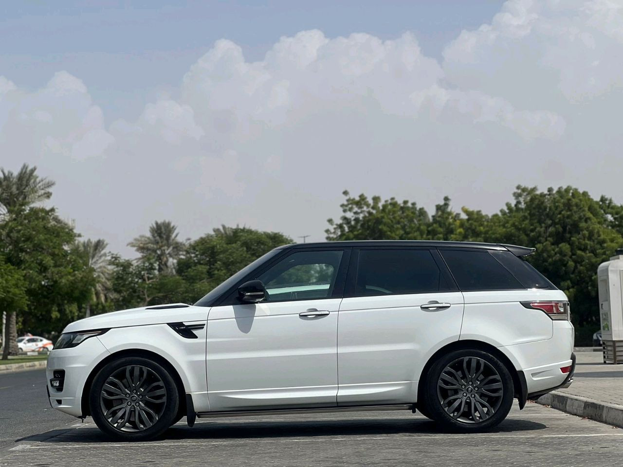 Range Rover Sport - Image 12