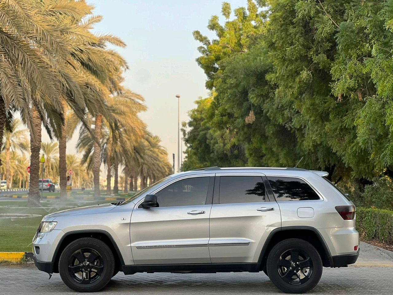Jeep Grand Cherokee - Image 8