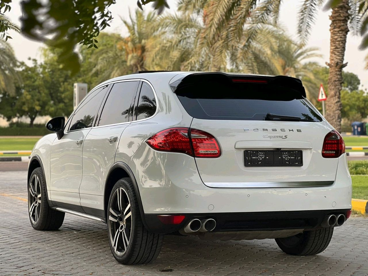 Porsche Cayenne - Image 8