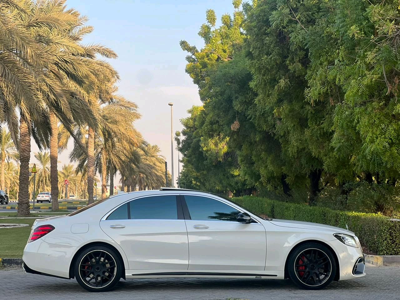 Mercedes Benz S-Class - Image 11
