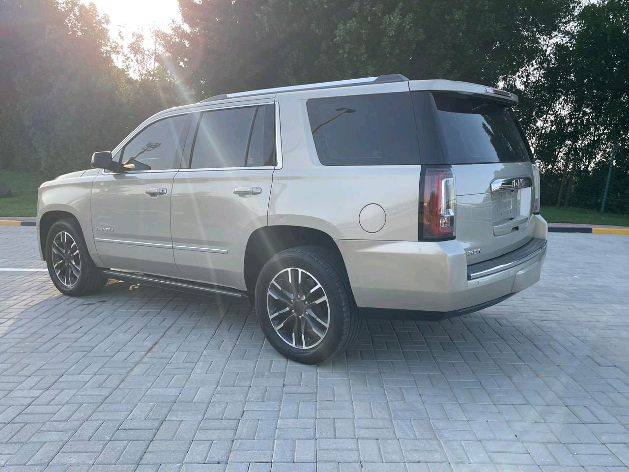 GMC Denali - Image 11