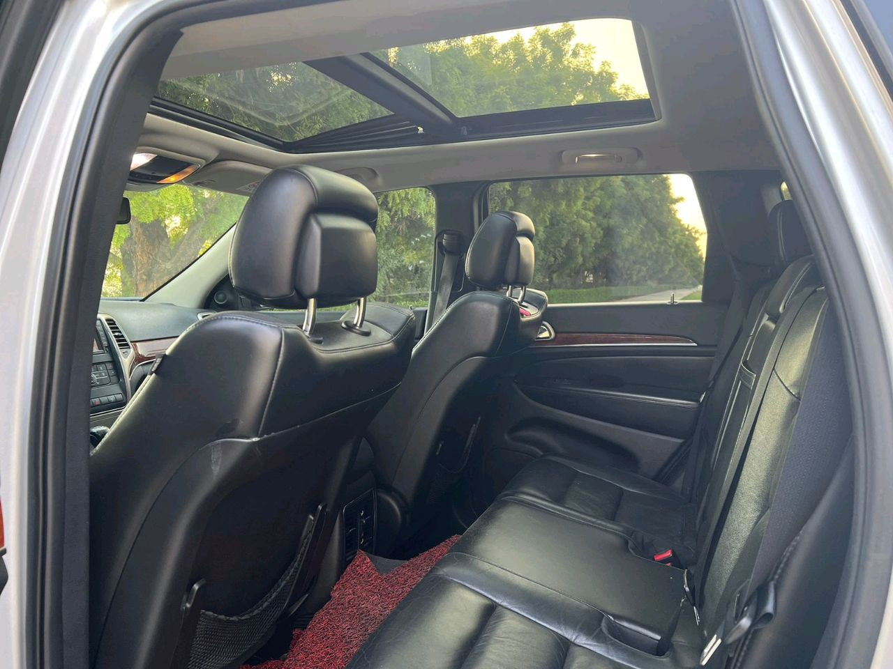 Jeep Grand Cherokee - Image 11