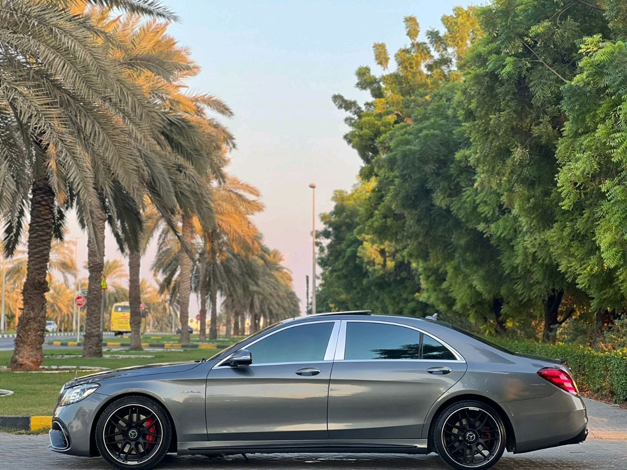 Mercedes Benz S-Class - Image 12