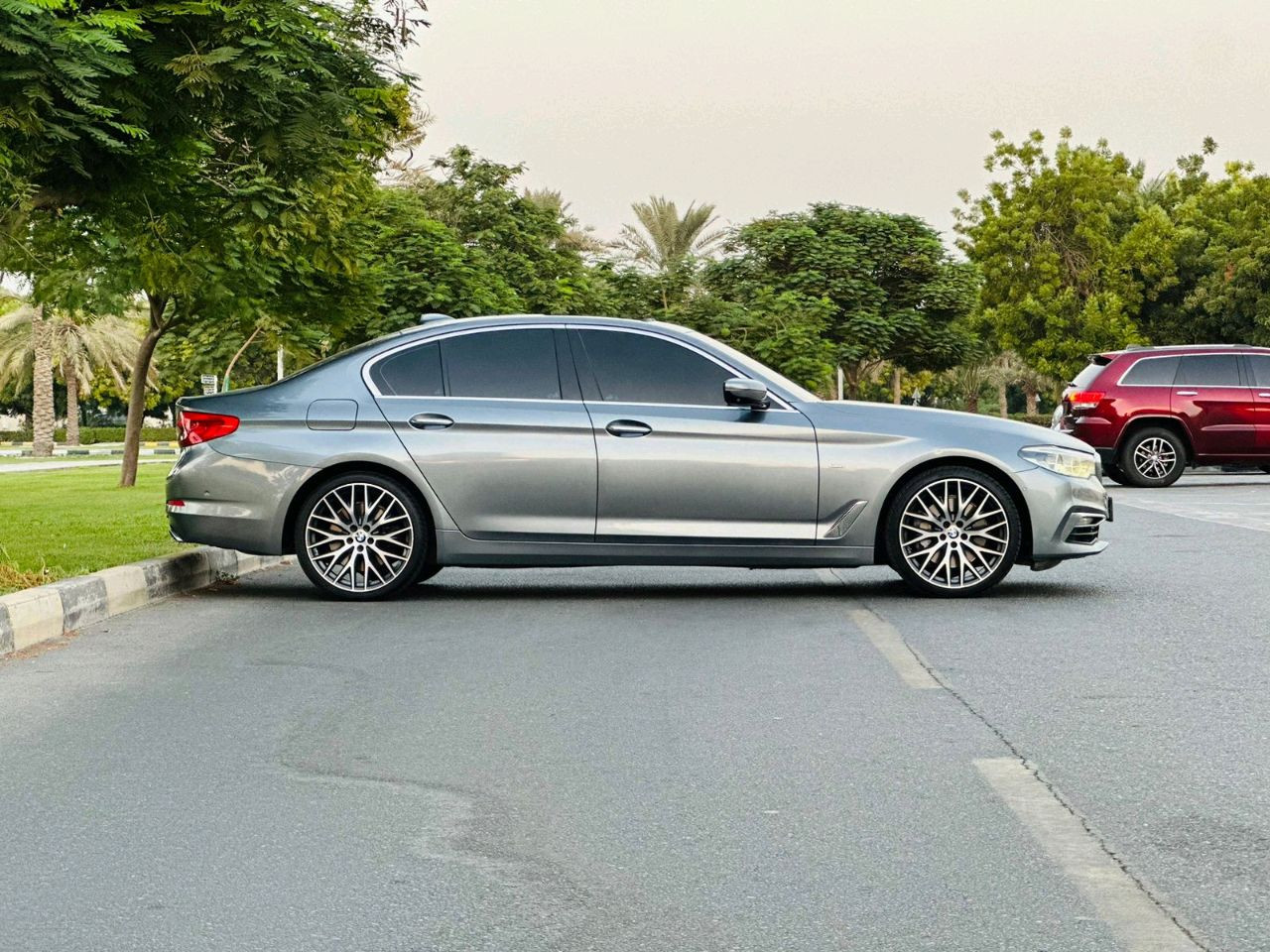BMW 5-Series - Image 4