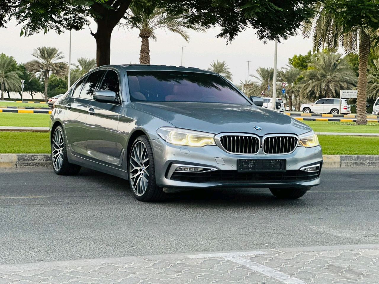 BMW 5-Series - Image 3
