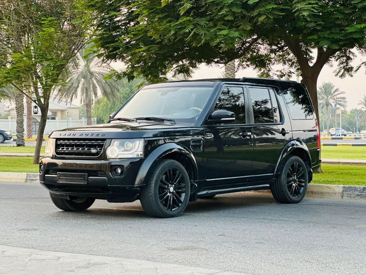 Land Rover LR4 - Image 7