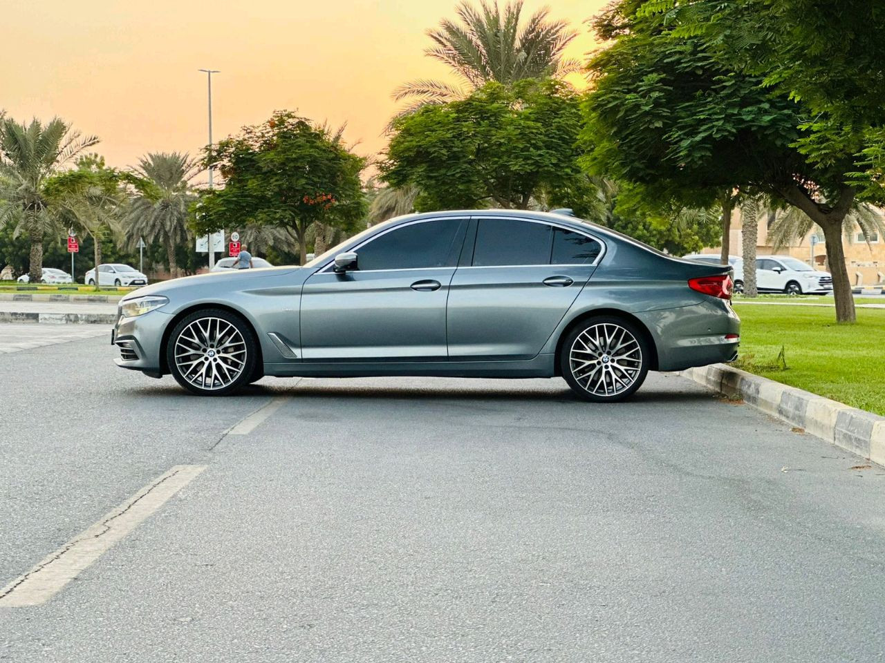 BMW 5-Series - Image 6