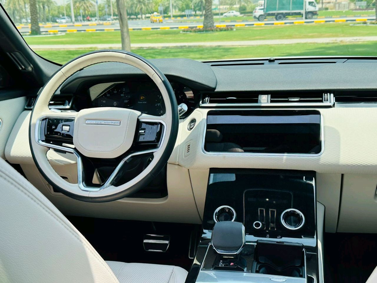 Range Rover VELAR - Image 10