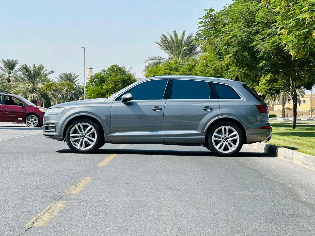 Audi Q7 - Image 11