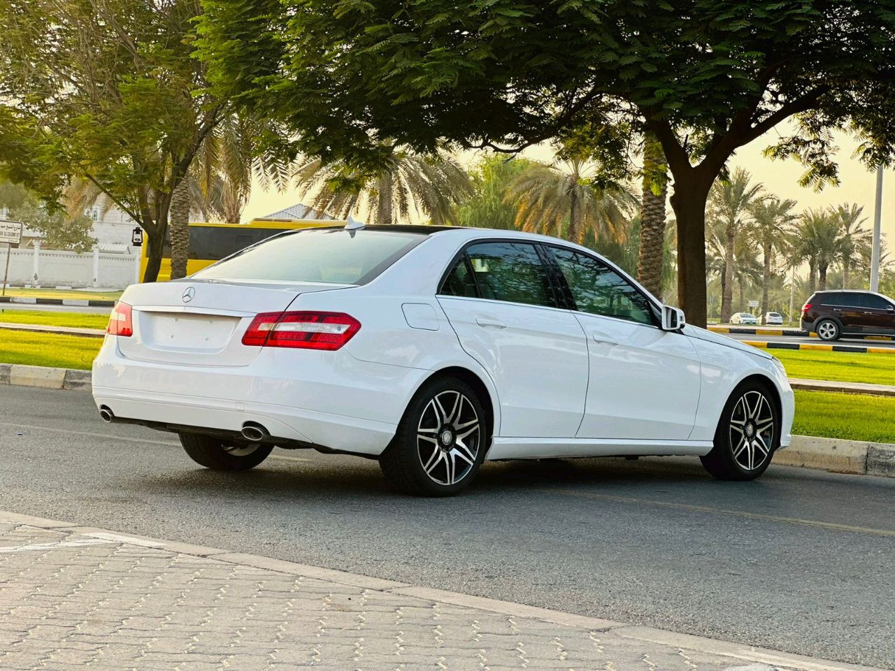 Mercedes Benz E-Class - Image 4