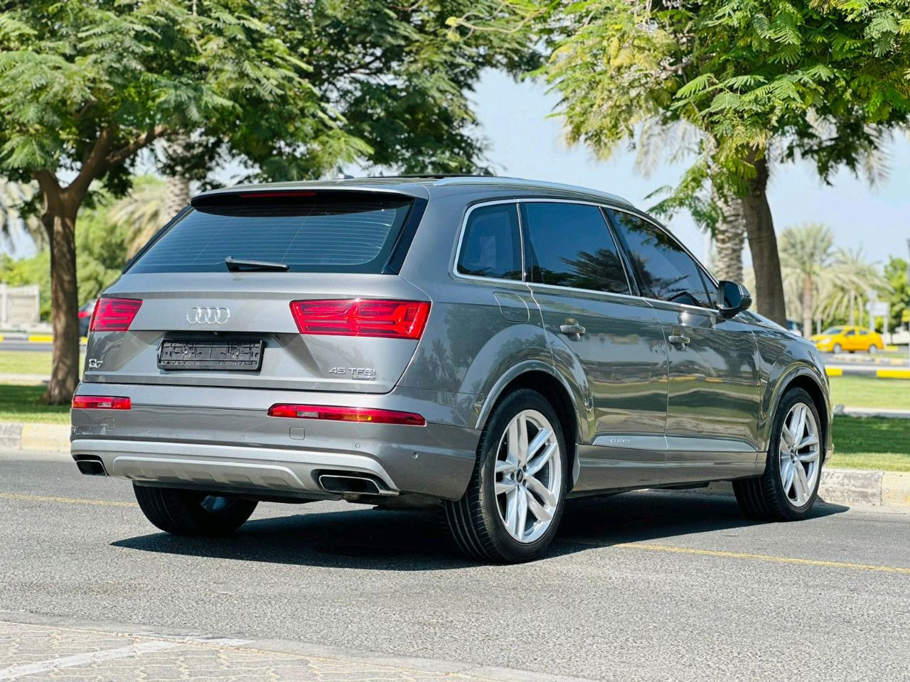 Audi Q7 - Image 6
