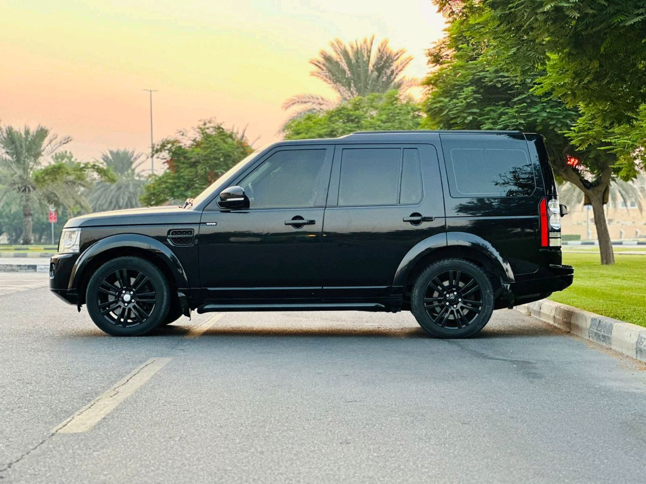 Land Rover LR4 - Image 5