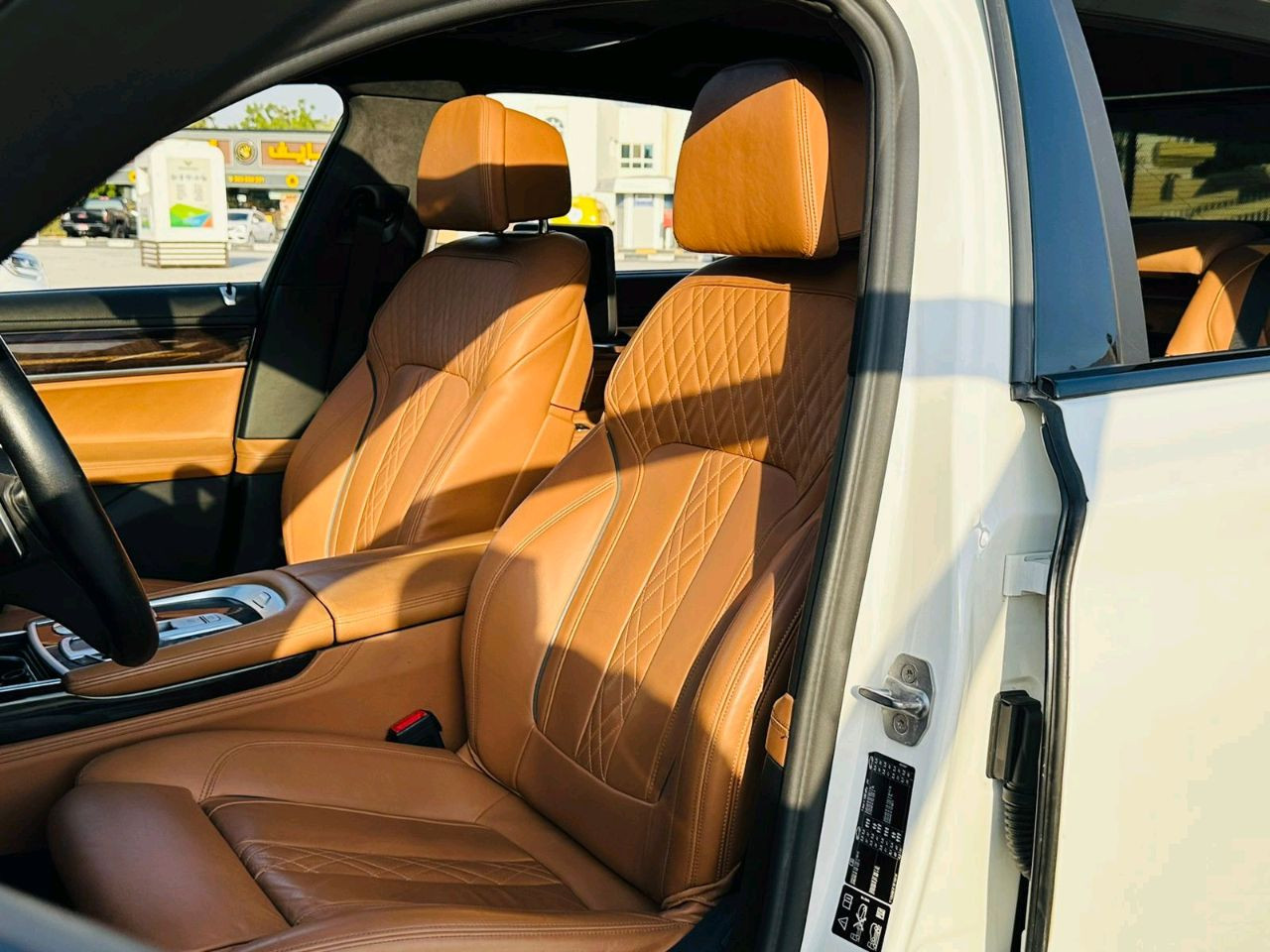 BMW 7-Series - Image 8