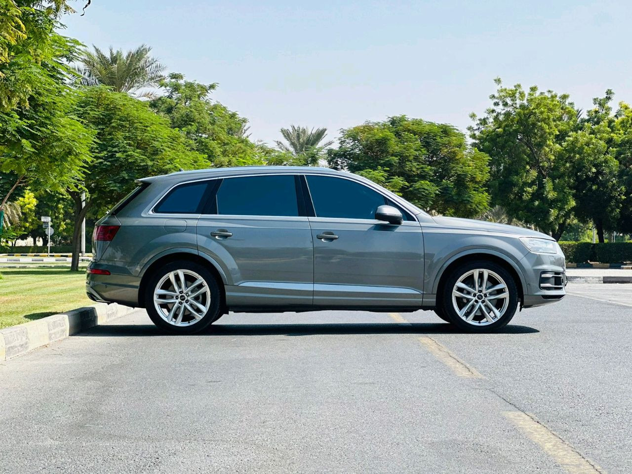 Audi Q7 - Image 10