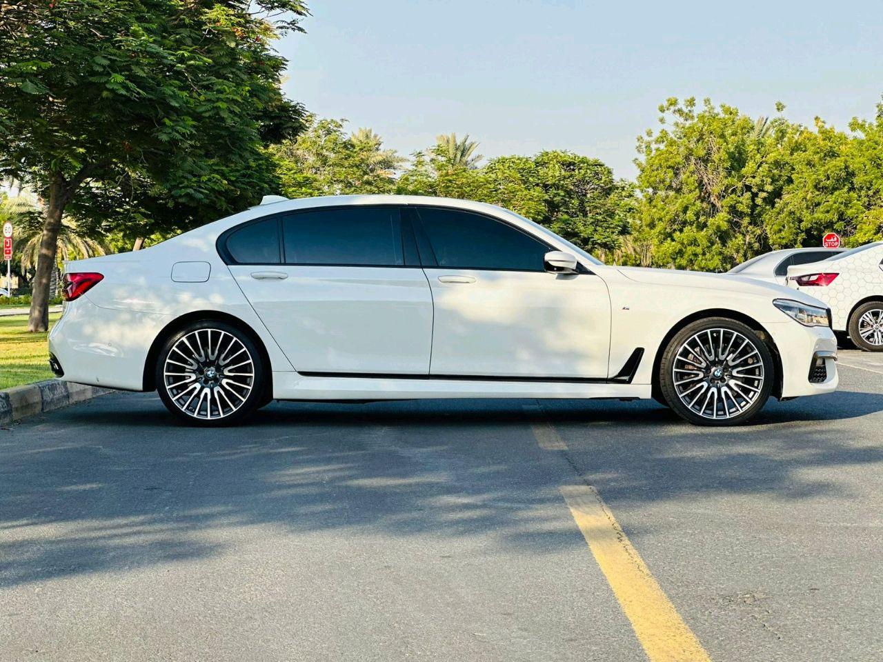 BMW 7-Series - Image 4