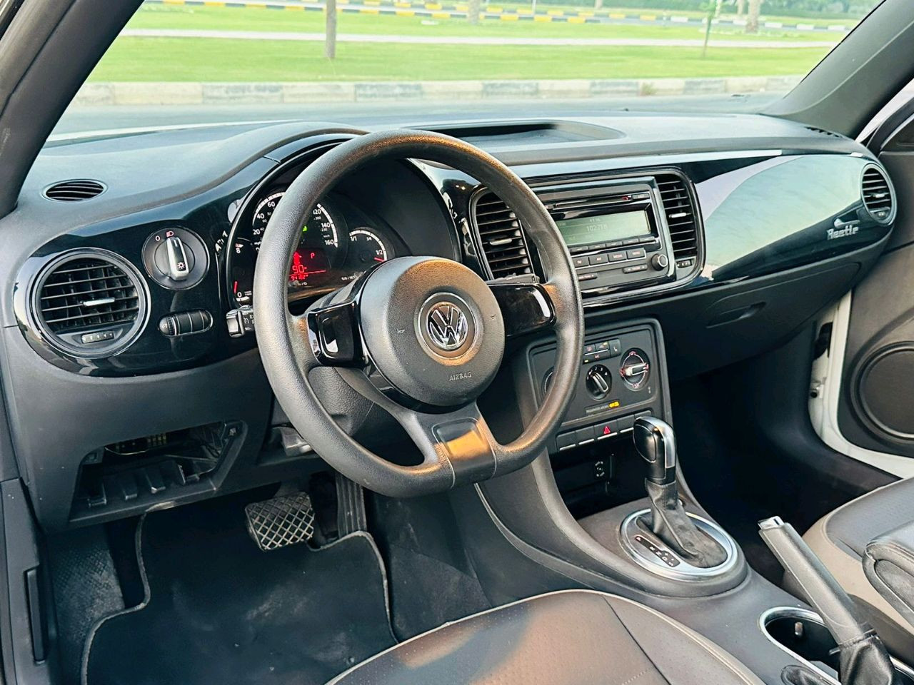 Volkswagen Beetle - Image 6