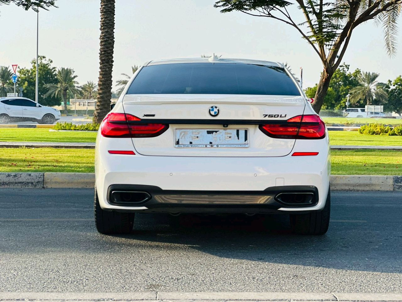 BMW 7-Series - Image 6