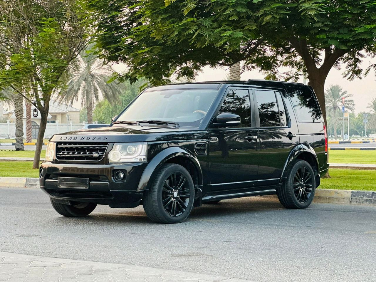 Land Rover LR4 - Image 6