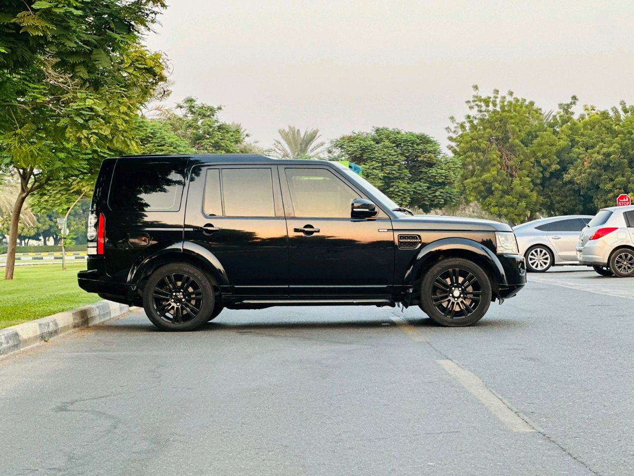 Land Rover LR4 - Image 8