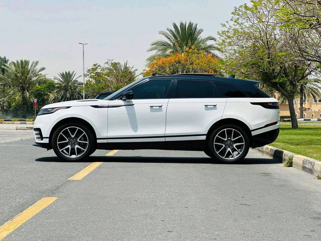 Range Rover VELAR - Image 9