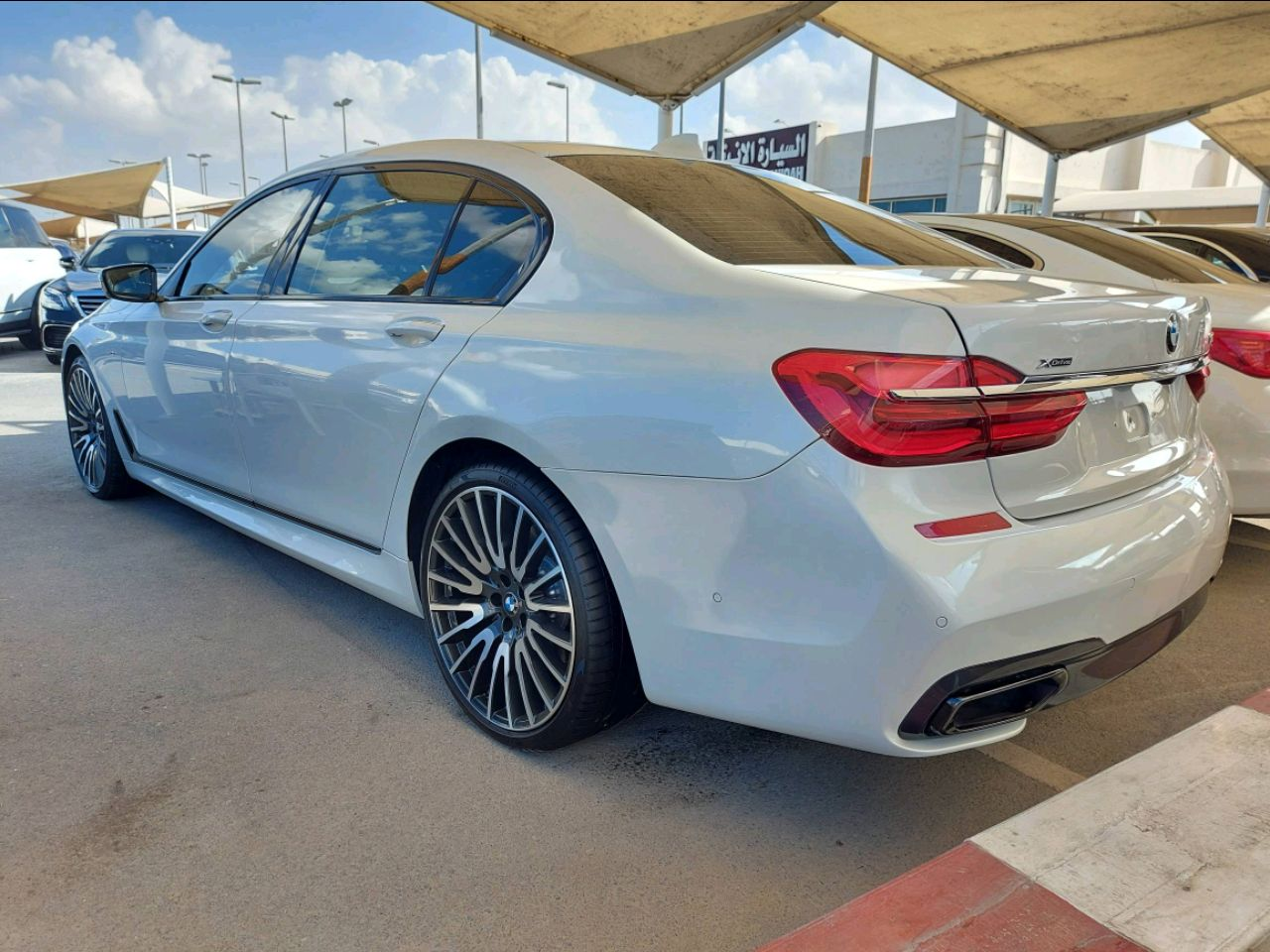 BMW 7-Series - Image 5