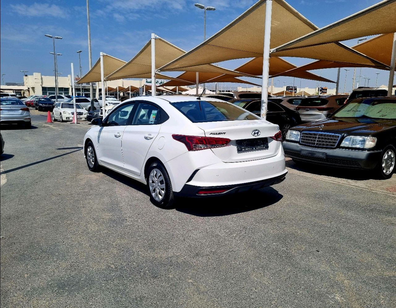 Hyundai Accent - Image 4