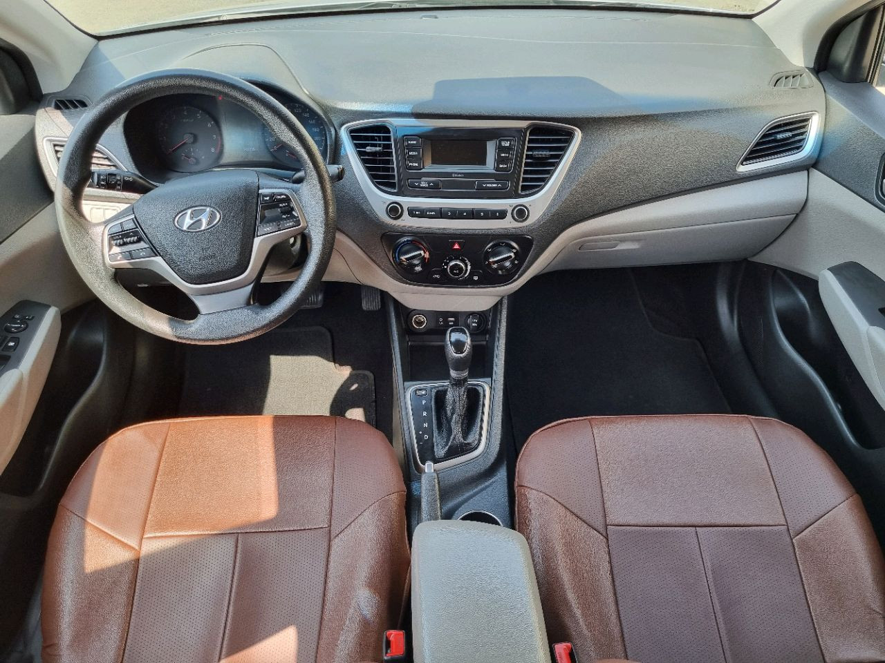 Hyundai Accent - Image 9