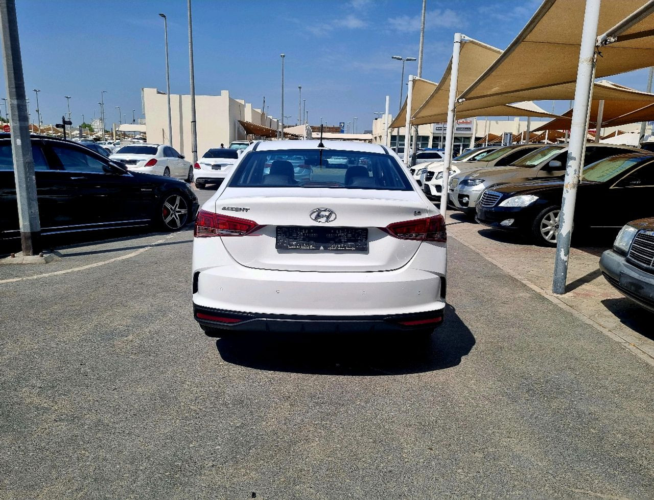 Hyundai Accent - Image 5