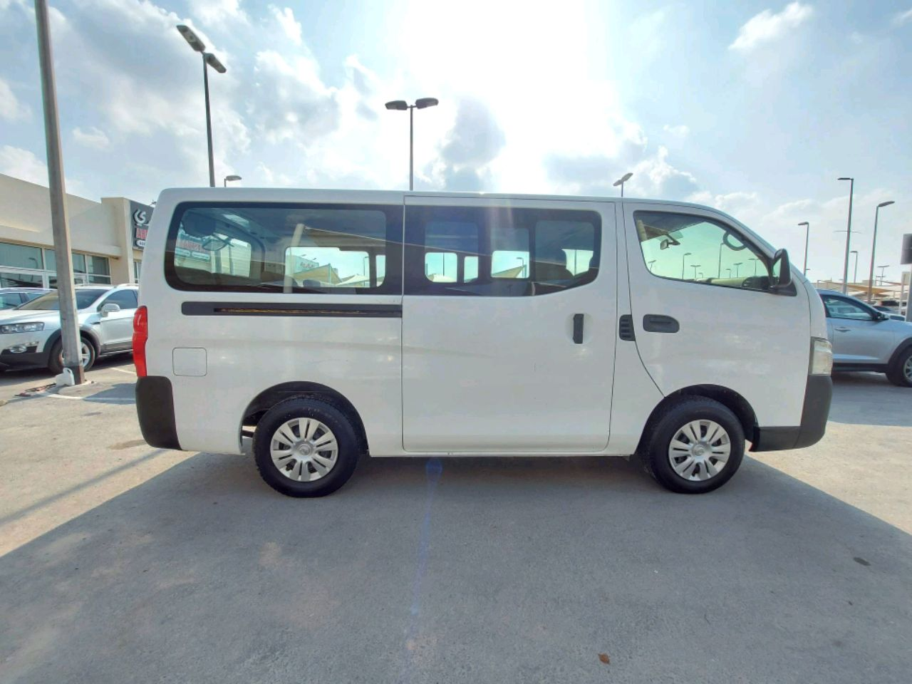 Nissan Urvan - Image 4